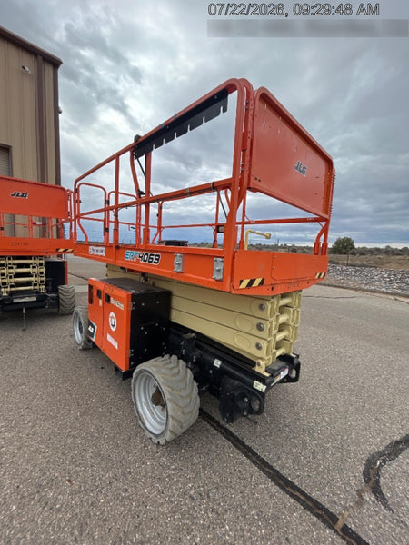 2022 JLG ERT4069