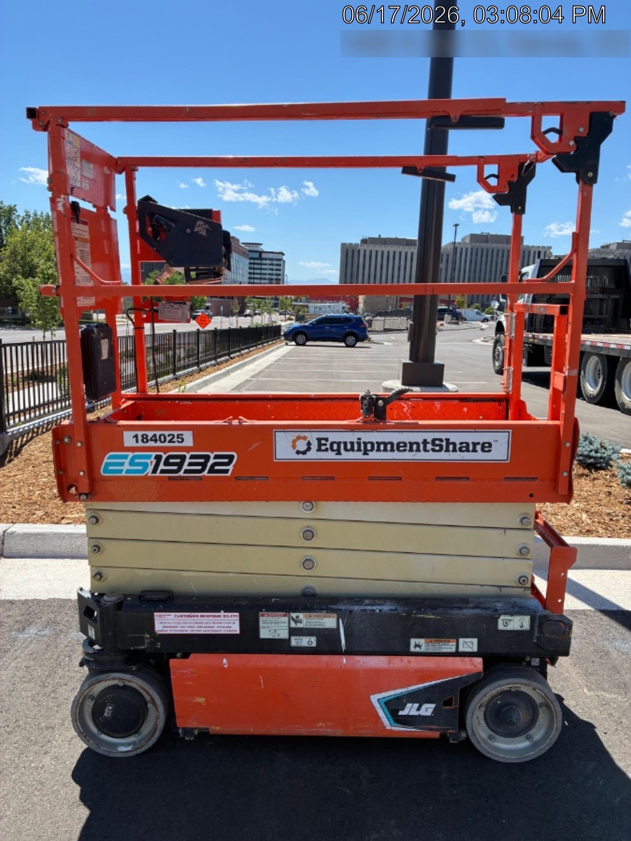 2021 JLG ES1932