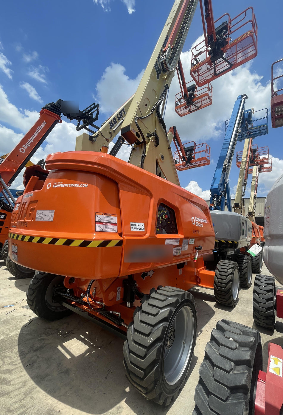 2023 JLG 660SJ