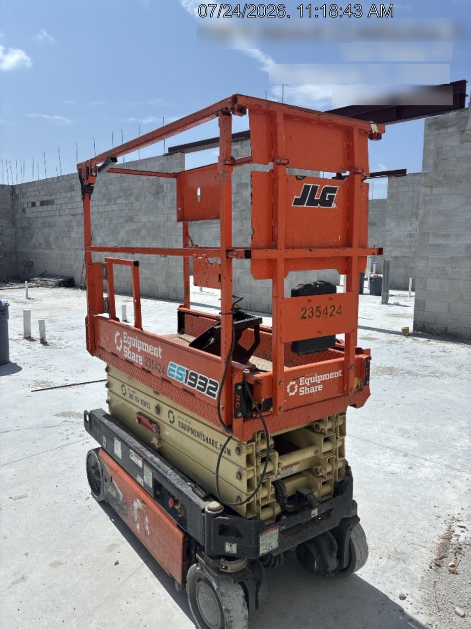 2022 JLG ES1932
