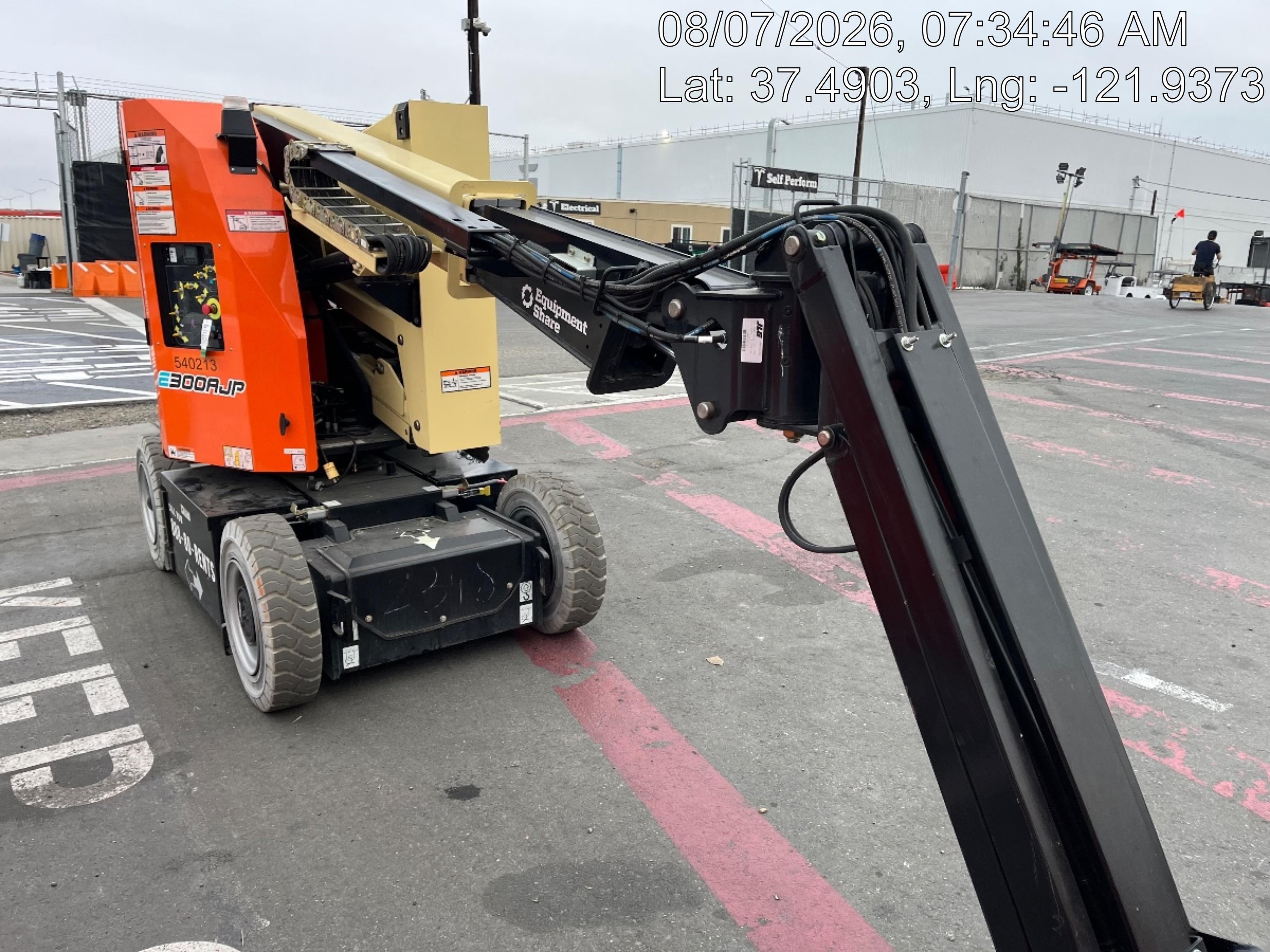 2025 JLG E300AJP