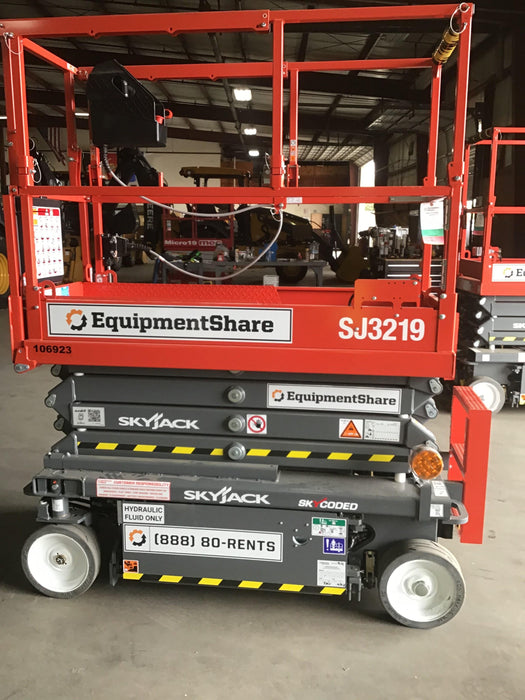 2020 Skyjack SJIII-3219 Solid NM Tires, Half height spring hinged entry gate, Dual Beacons, 800W Inverter