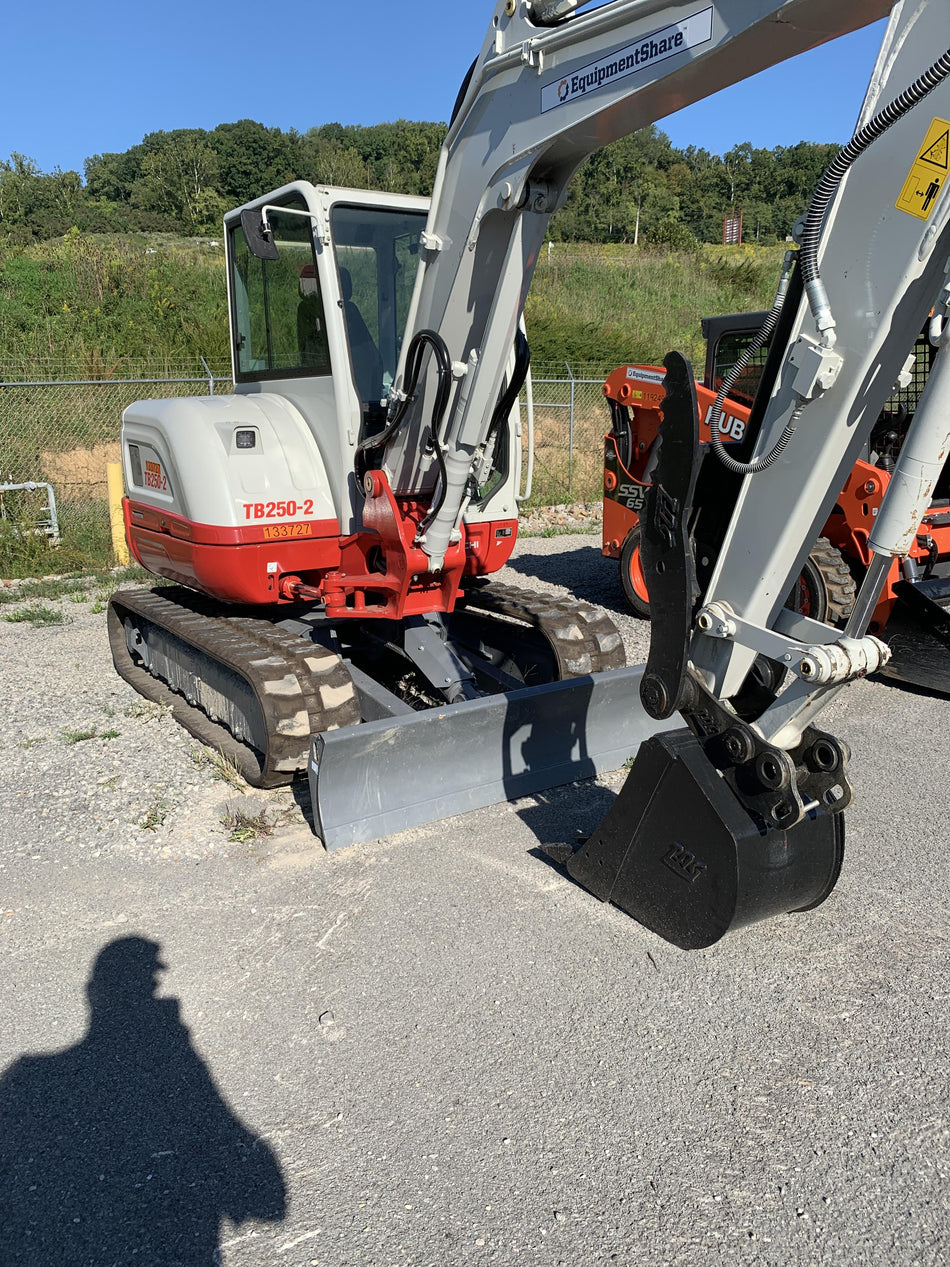 2020 TAKEUCHI TB250-2C