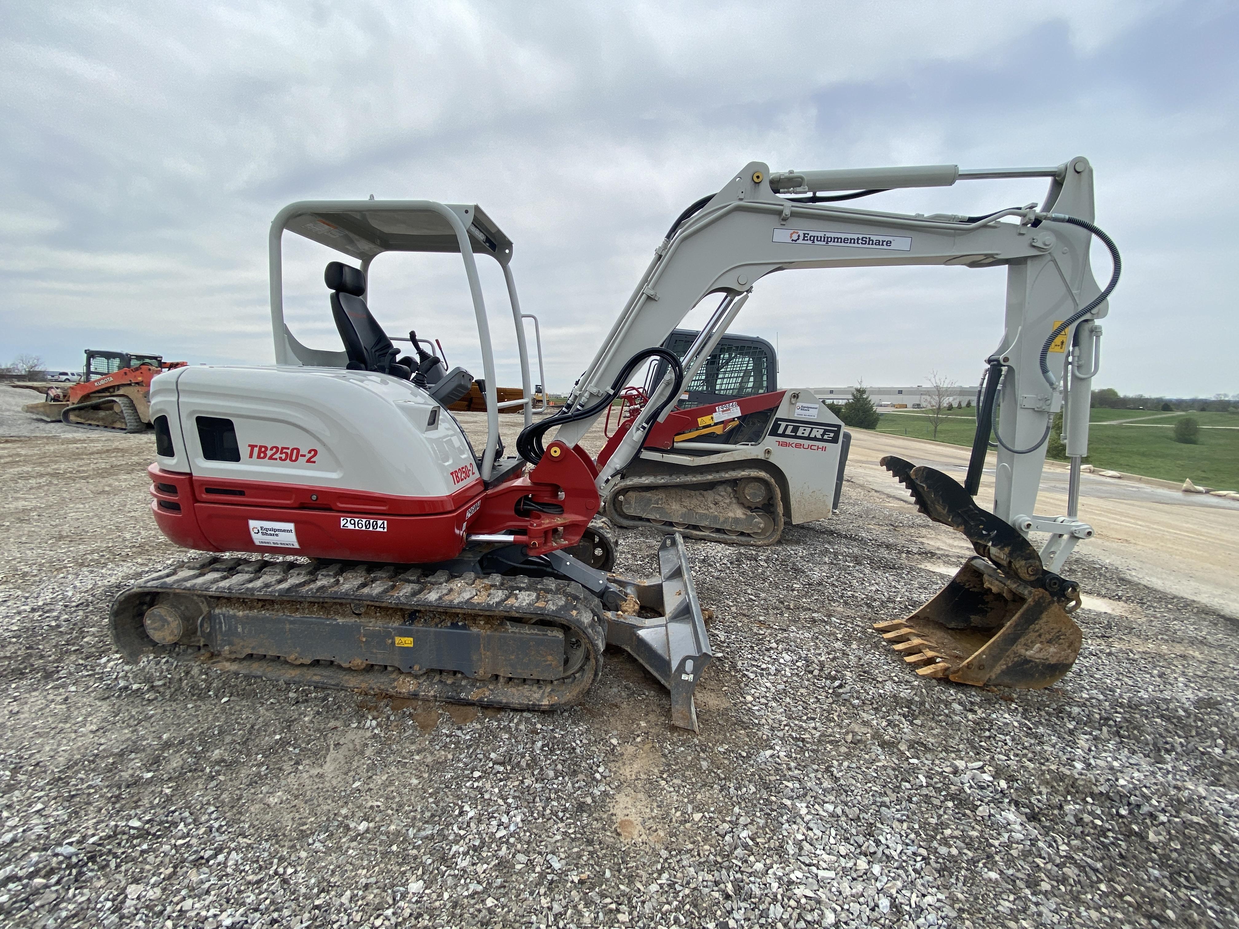 2023 TAKEUCHI TB250-2R