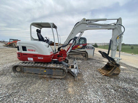 2023 TAKEUCHI TB250-2R