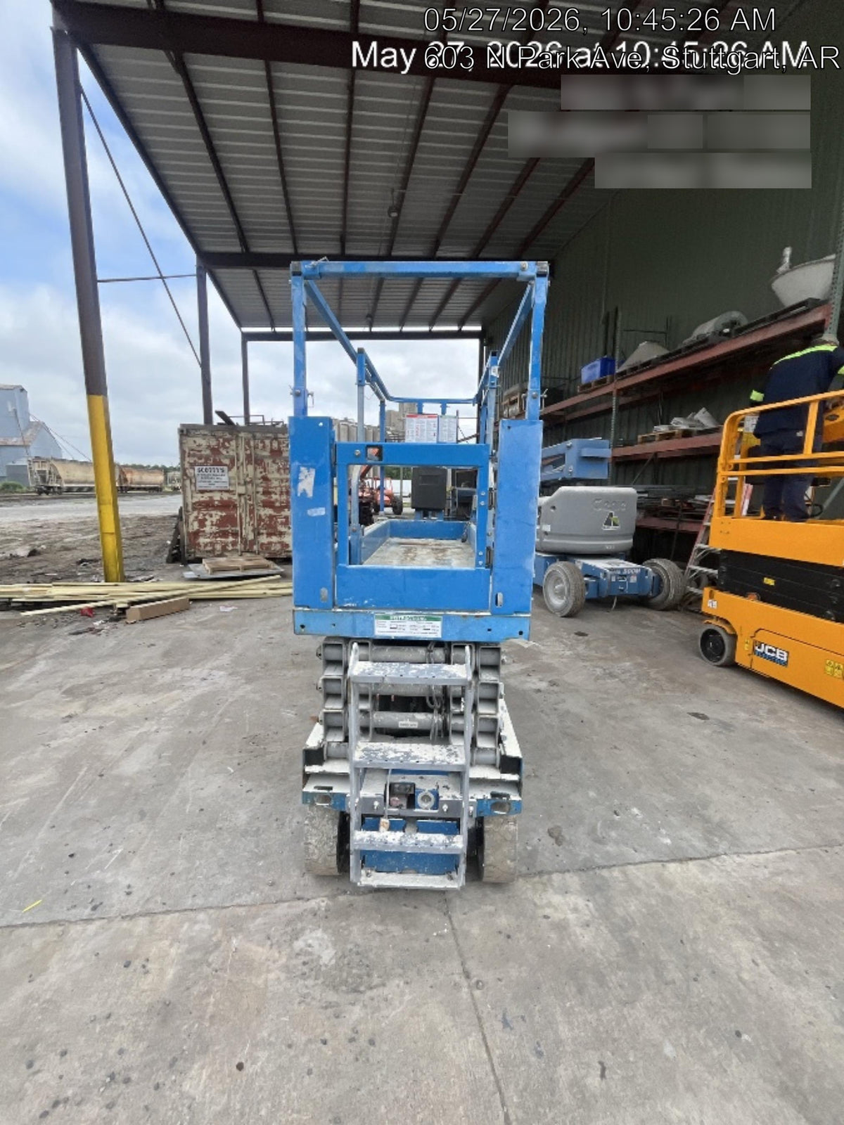 2019 Genie GS-2632 Folding rails with half height swing gate