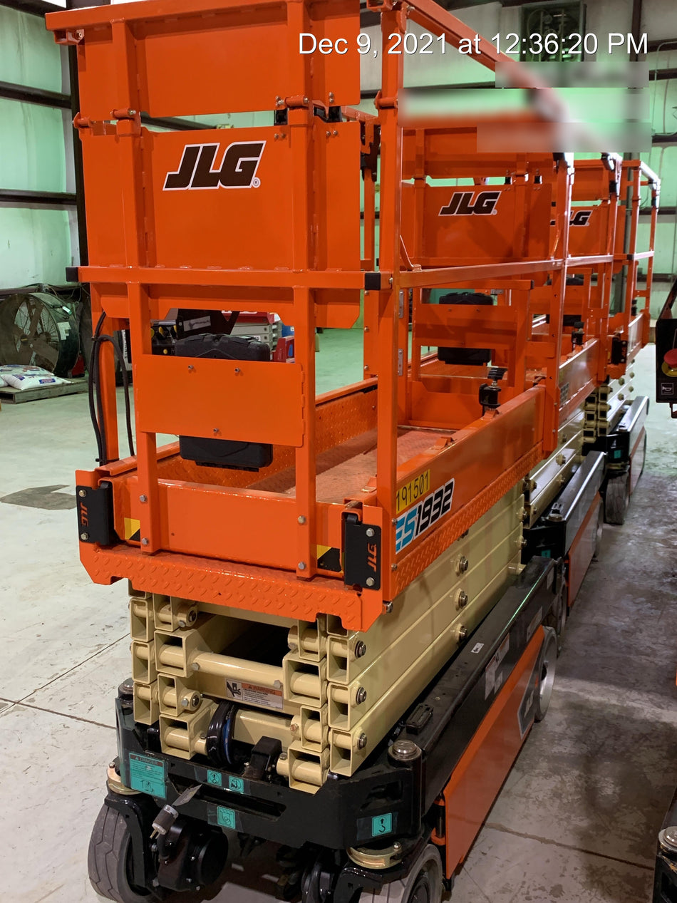 2021 JLG ES1932
