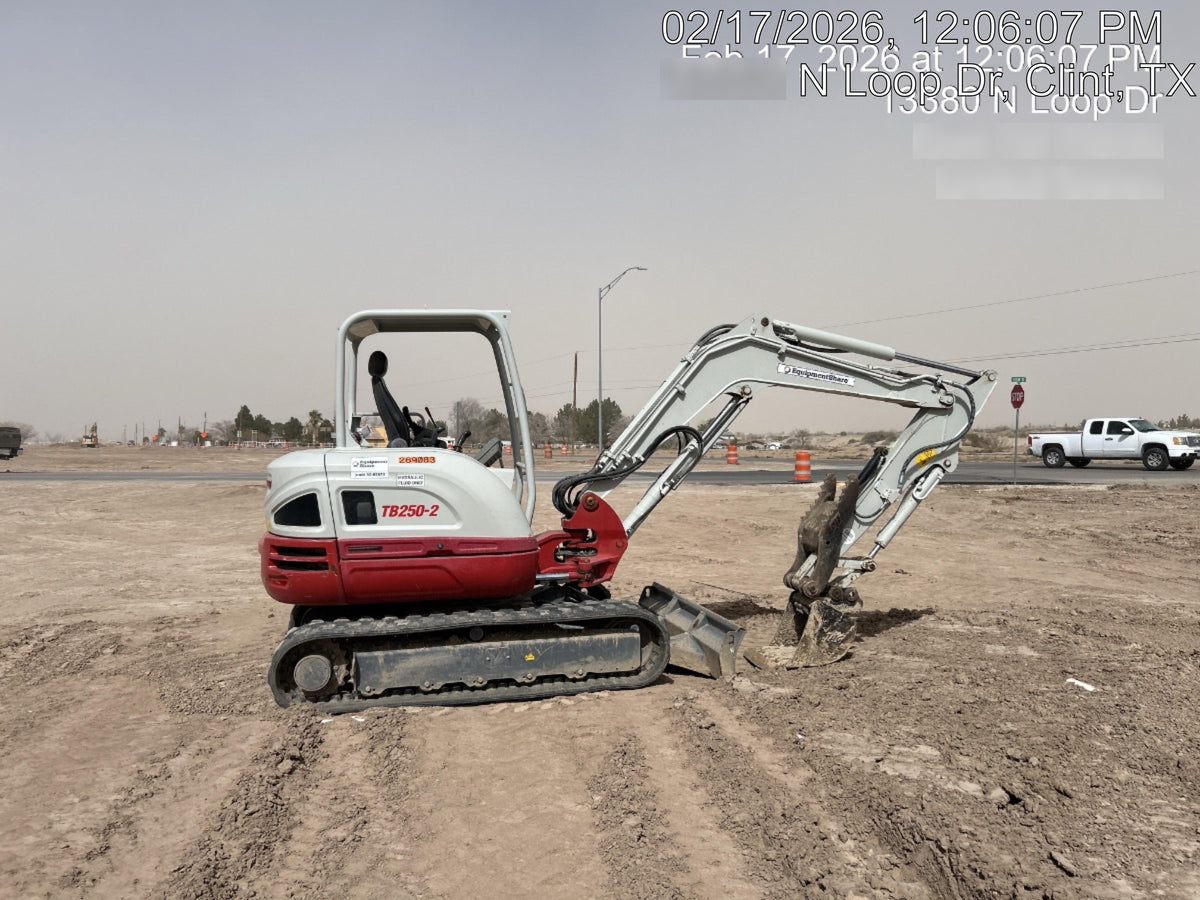 2022 TAKEUCHI TB250-2R