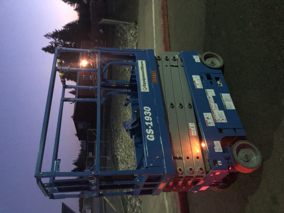 2020 Genie GS-1930 Solid Non Marking Tires, Beacon, Folding rails with half height swing gate, 800W Inverter