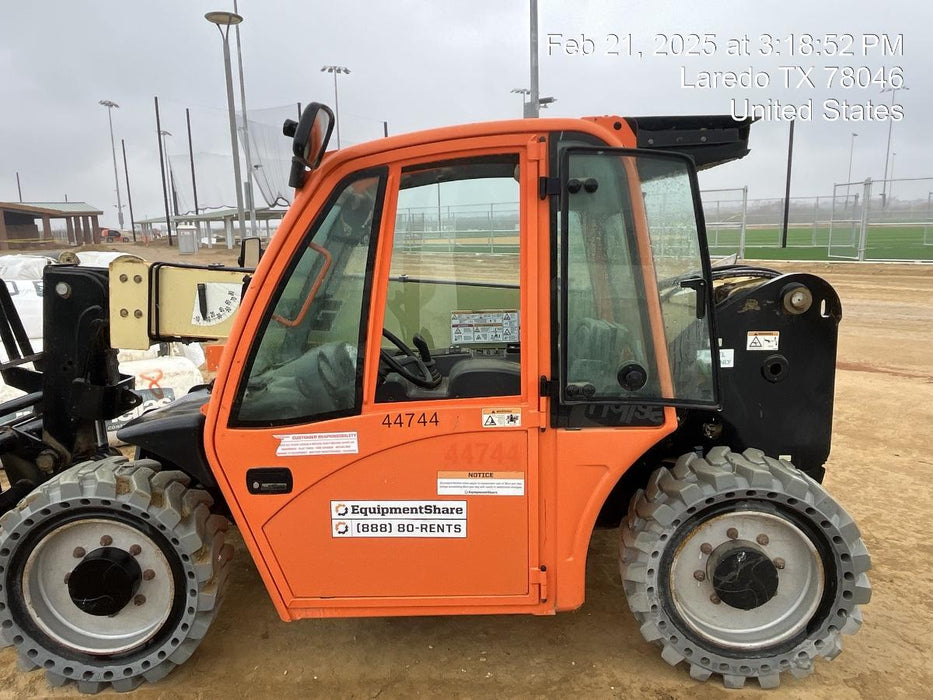 2019 JLG G5-18A Cab/Heat/Air, NM Solid Tires, Beacon w/48" Carriage, 48" Pallet Forks