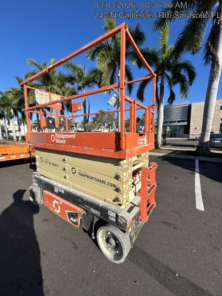 2023 JLG ES3246