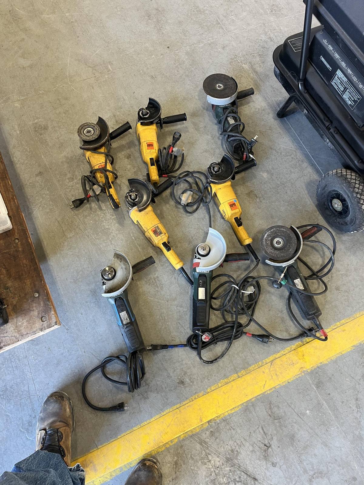 2021 DEWALT DW831