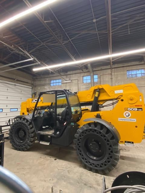 2020 JCB 509-42 Canopy, Solid Tires, Work Lights, Beacon, Aux Hydraulics, Back up Alarm, Lifting Eye, ES Decals