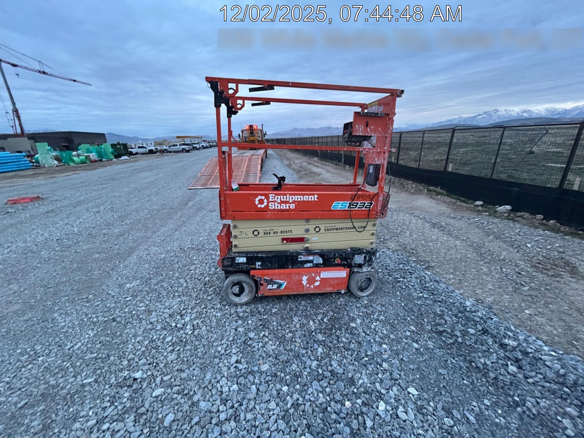 2022 JLG ES1932