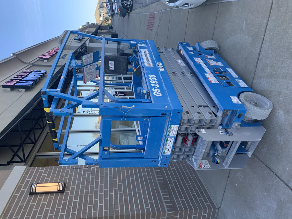 2020 Genie GS-1930 Solid Non Marking Tires, Beacon, Folding rails with half height swing gate, 800W Inverter