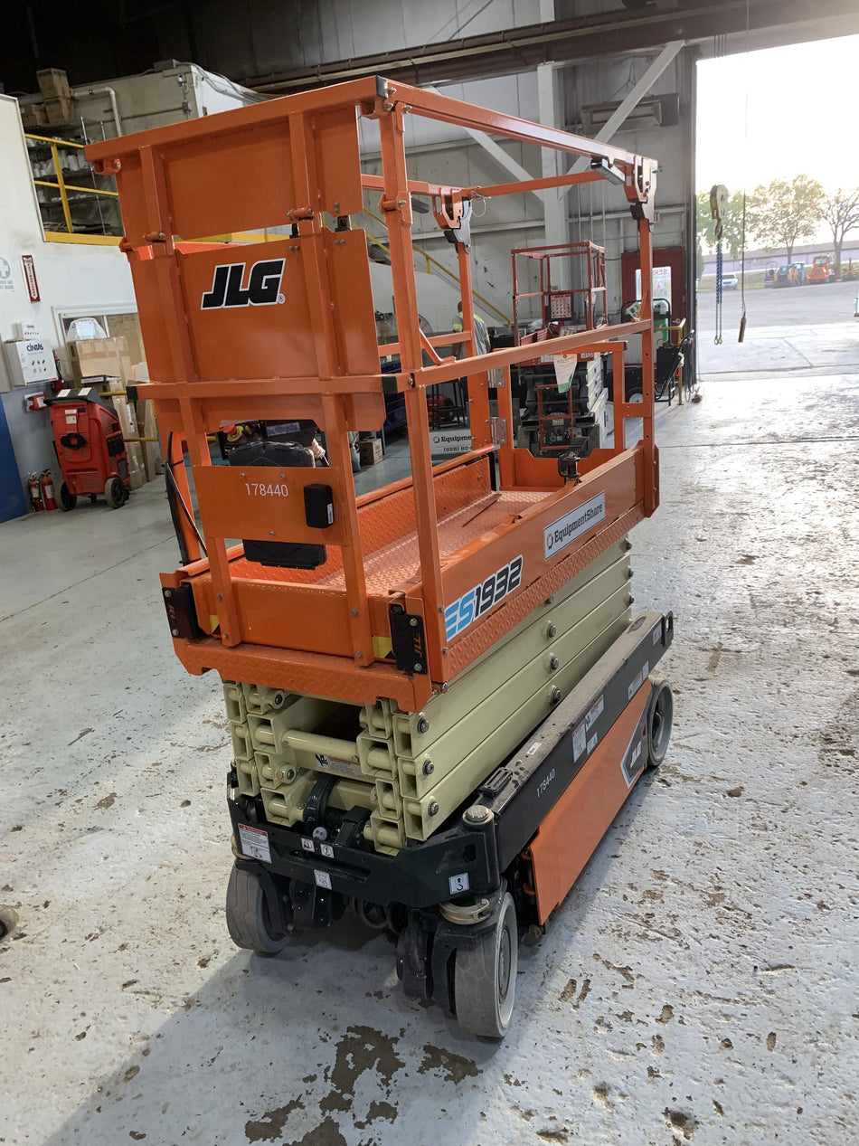 2021 JLG ES1932