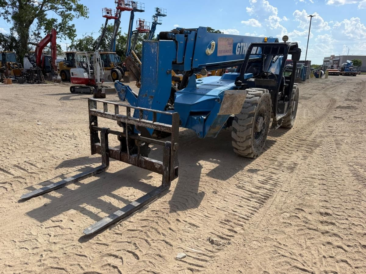 2017 GENIE GTH-1056