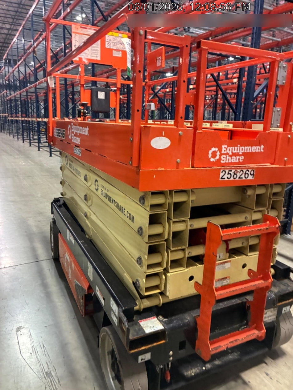 2022 JLG ES3246
