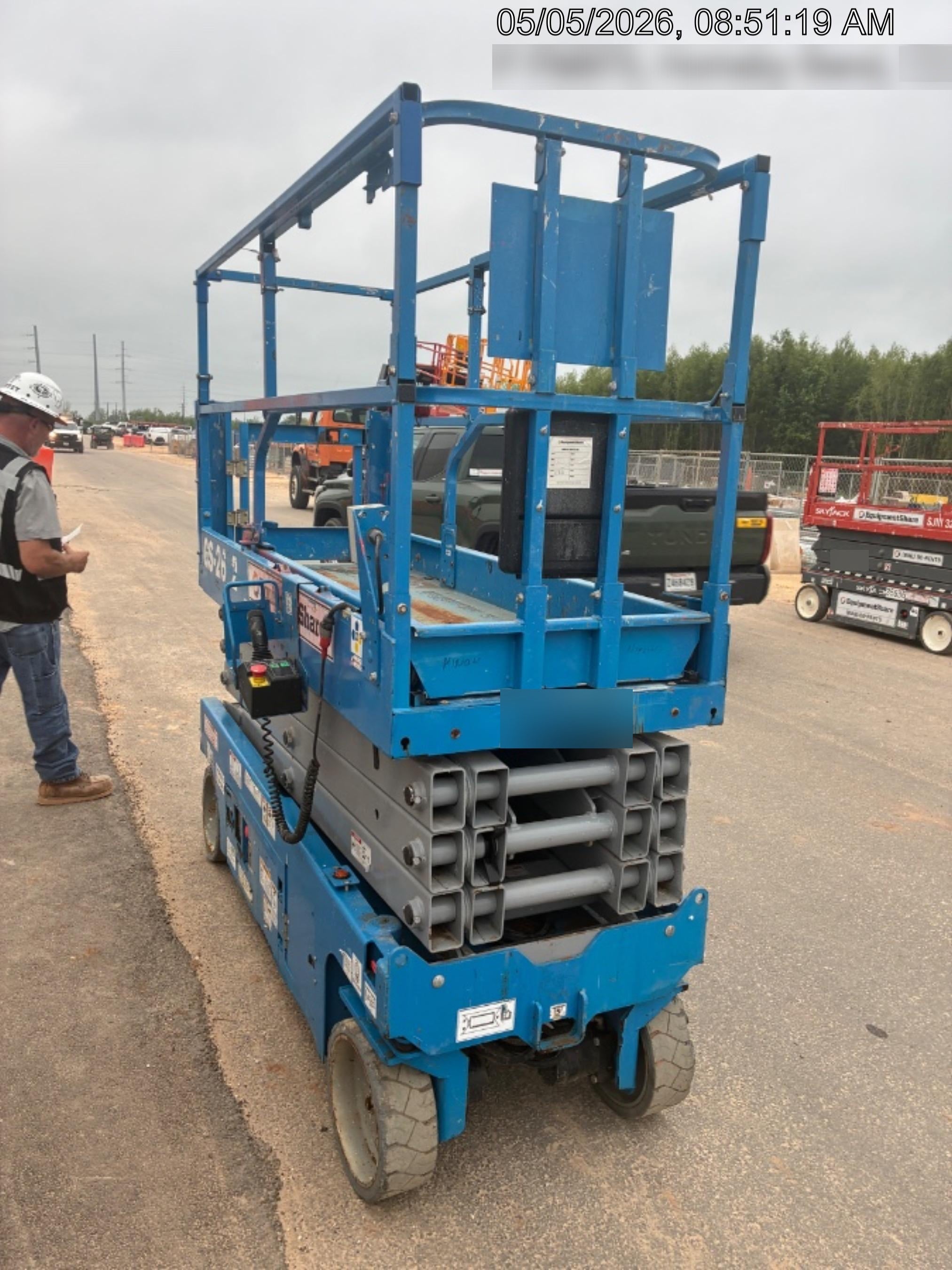 2019 Genie GS-2632 Folding rails with half height swing gate