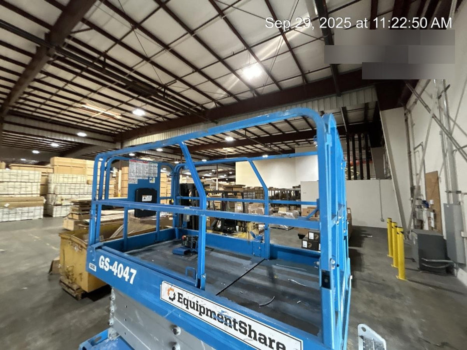 2019 Genie GS-4047 Folding rails with half height swing gate, 800W Inverter