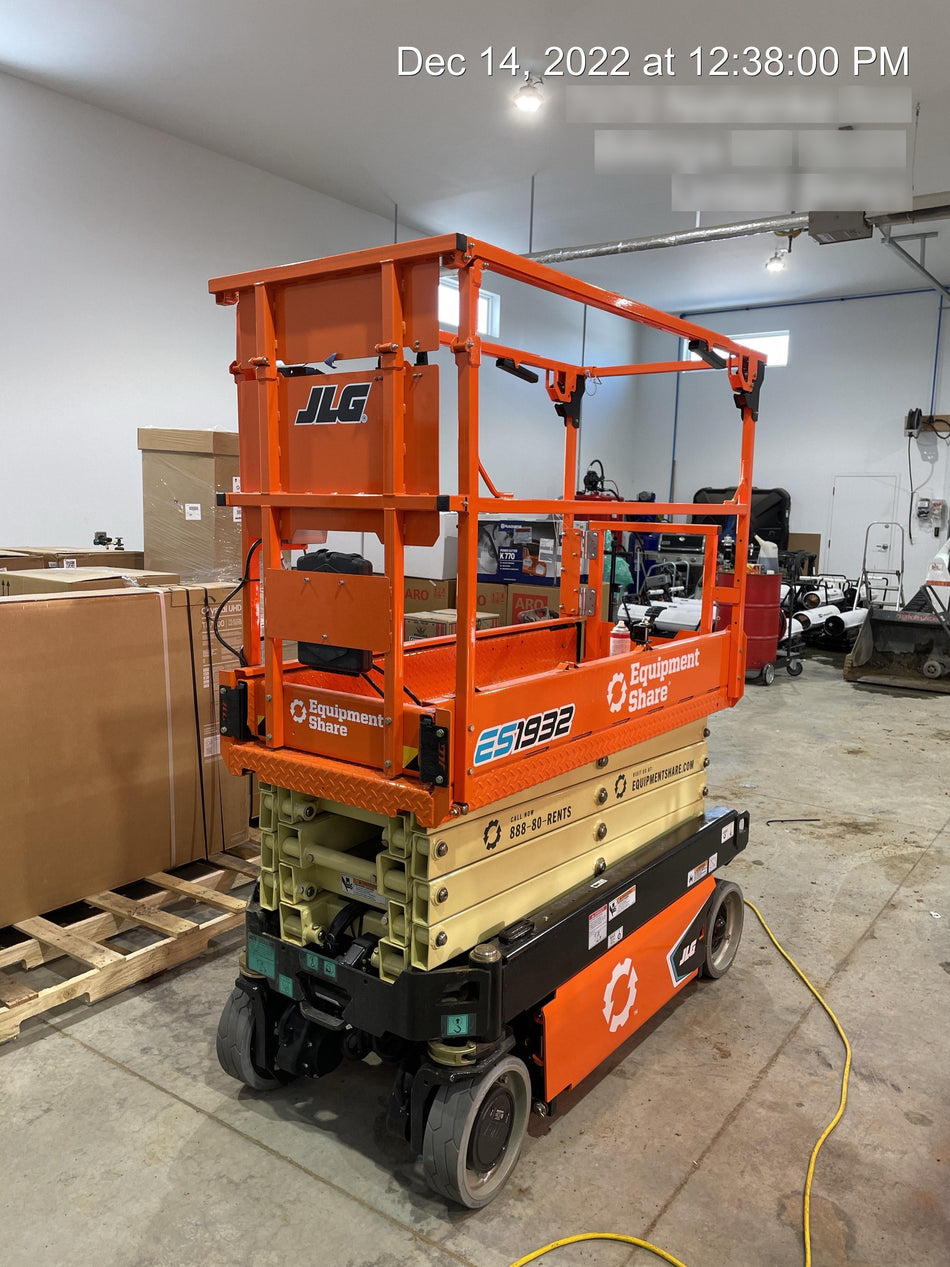 2022 JLG ES1932