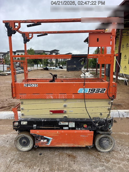 2022 JLG ES1932
