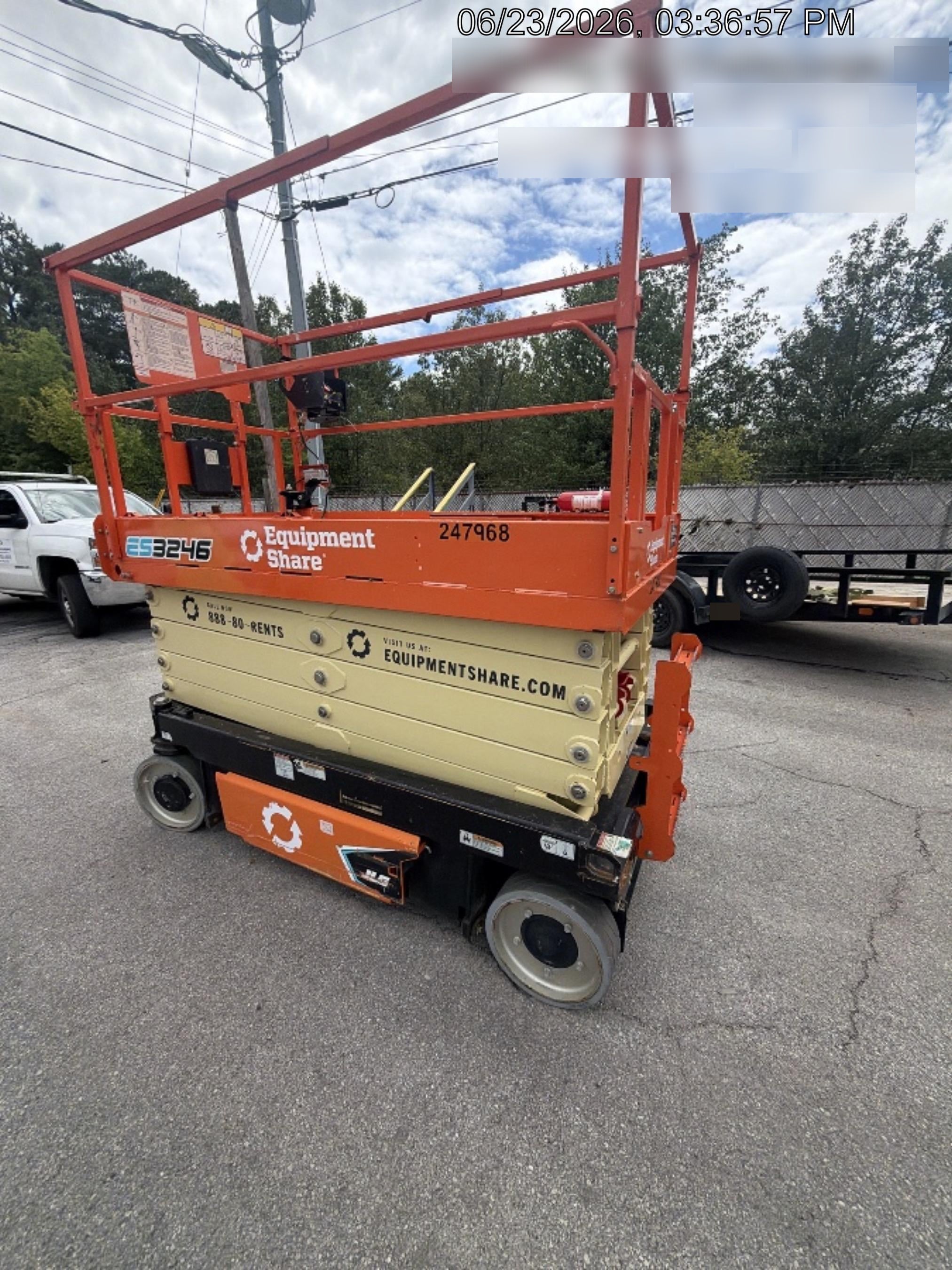 2022 JLG ES3246