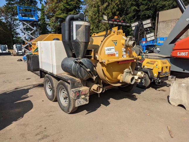 2022 Vac-Tron LP573XDT T4 Koehler Diesel Engine, 500 Gallon Debris Tank, x2 100 Gallon Water Tanks