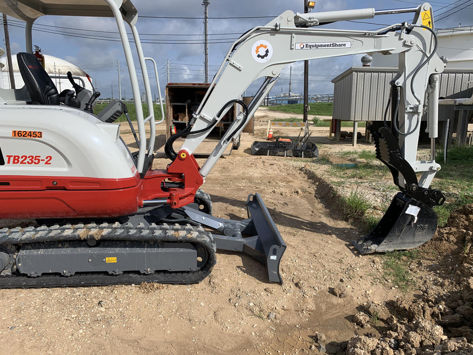 2021 TAKEUCHI TB235-2R