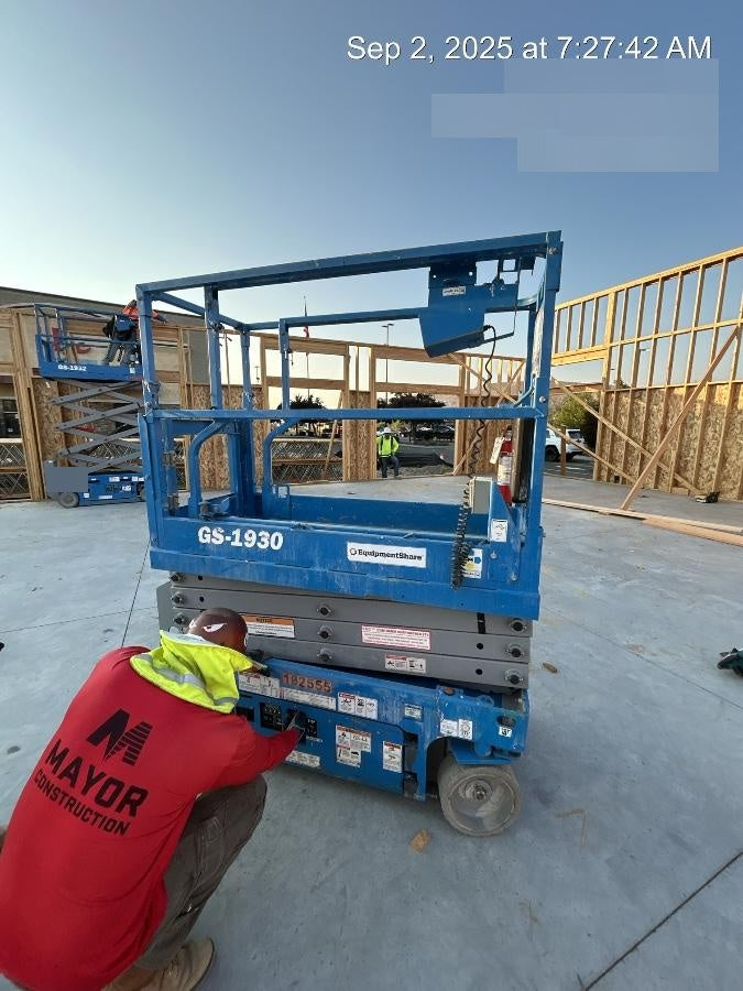2020 Genie GS-1930 Solid Non Marking Tires, Beacon, Folding rails with half height swing gate, 800W Inverter