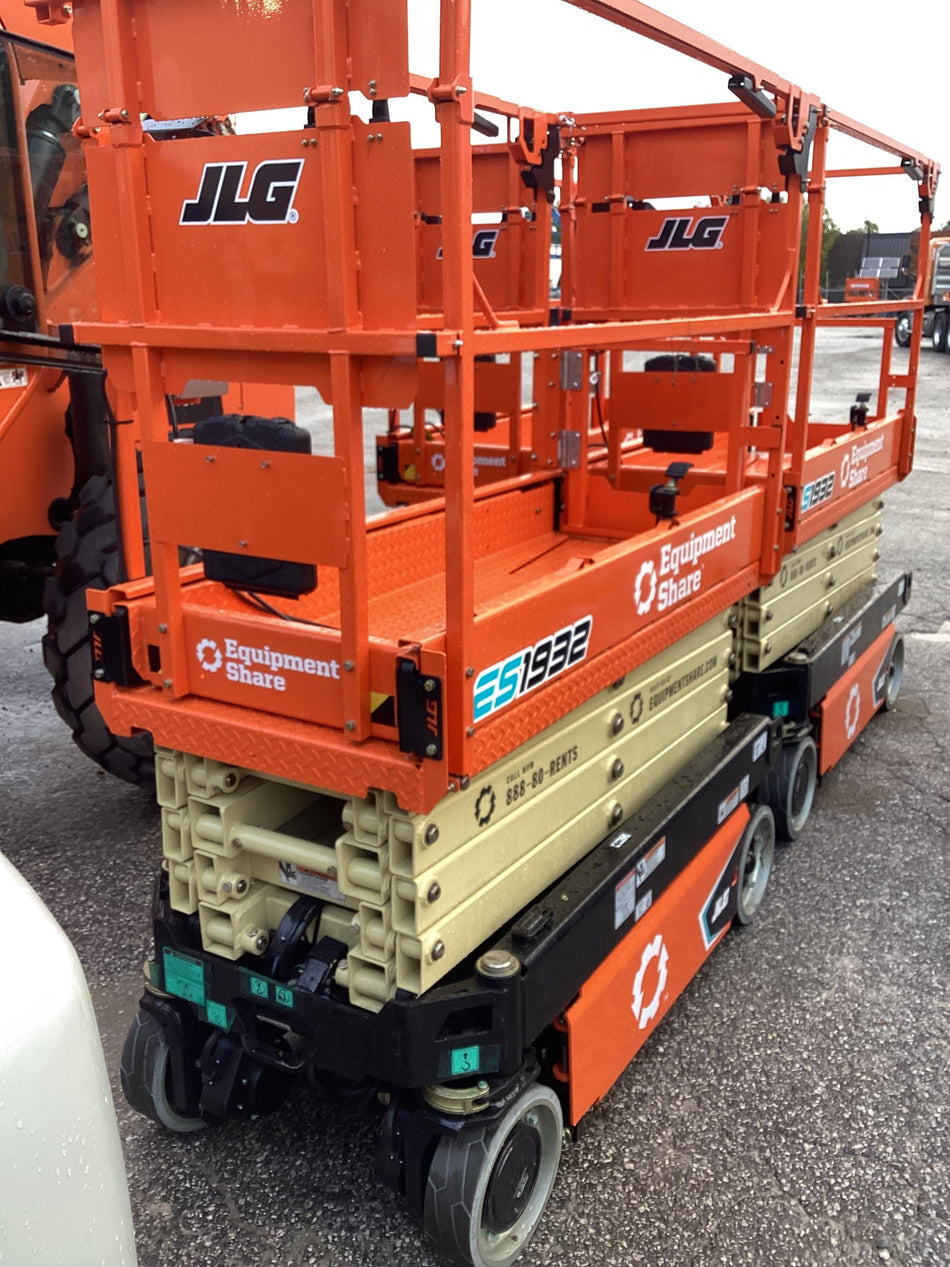 2022 JLG ES1932
