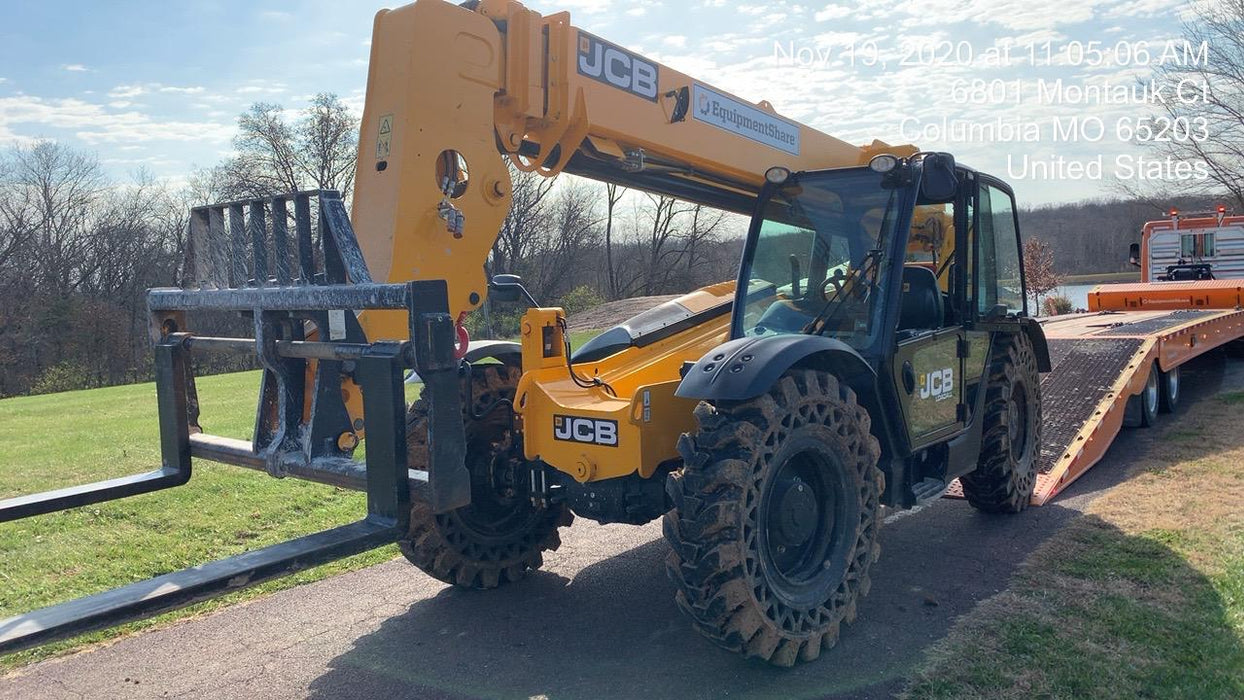 2019 JCB 509-42 Cab/Heat/Air, 74 HP, Solid Tires, STD Worklight, Beacon, Aux Hydraulics, Lifting Eye, Back up Alarm w/66" Carriage/60" Forks