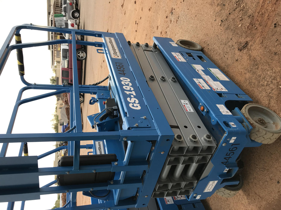 2019 Genie GS-1930 Fixed rails with chain Entry