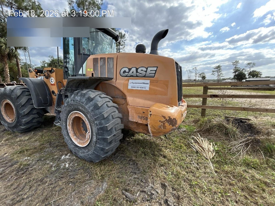 2016 Case 821F CLOSED CAB, JRB 418 STYLE HYD COUPLER