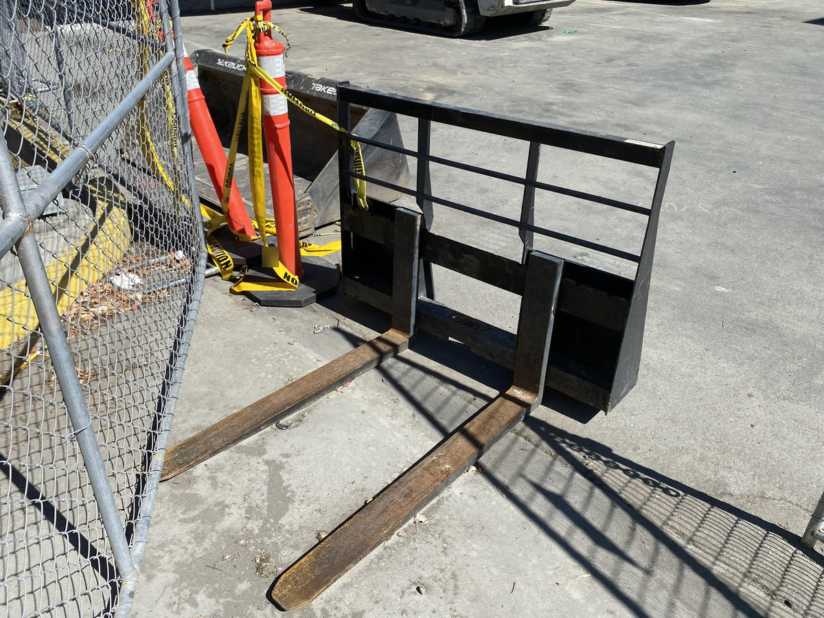 2020 ARROW MATERIAL HANDLING 60" Pallet Forks - Arrow