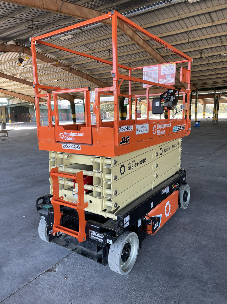 2022 JLG ES3246