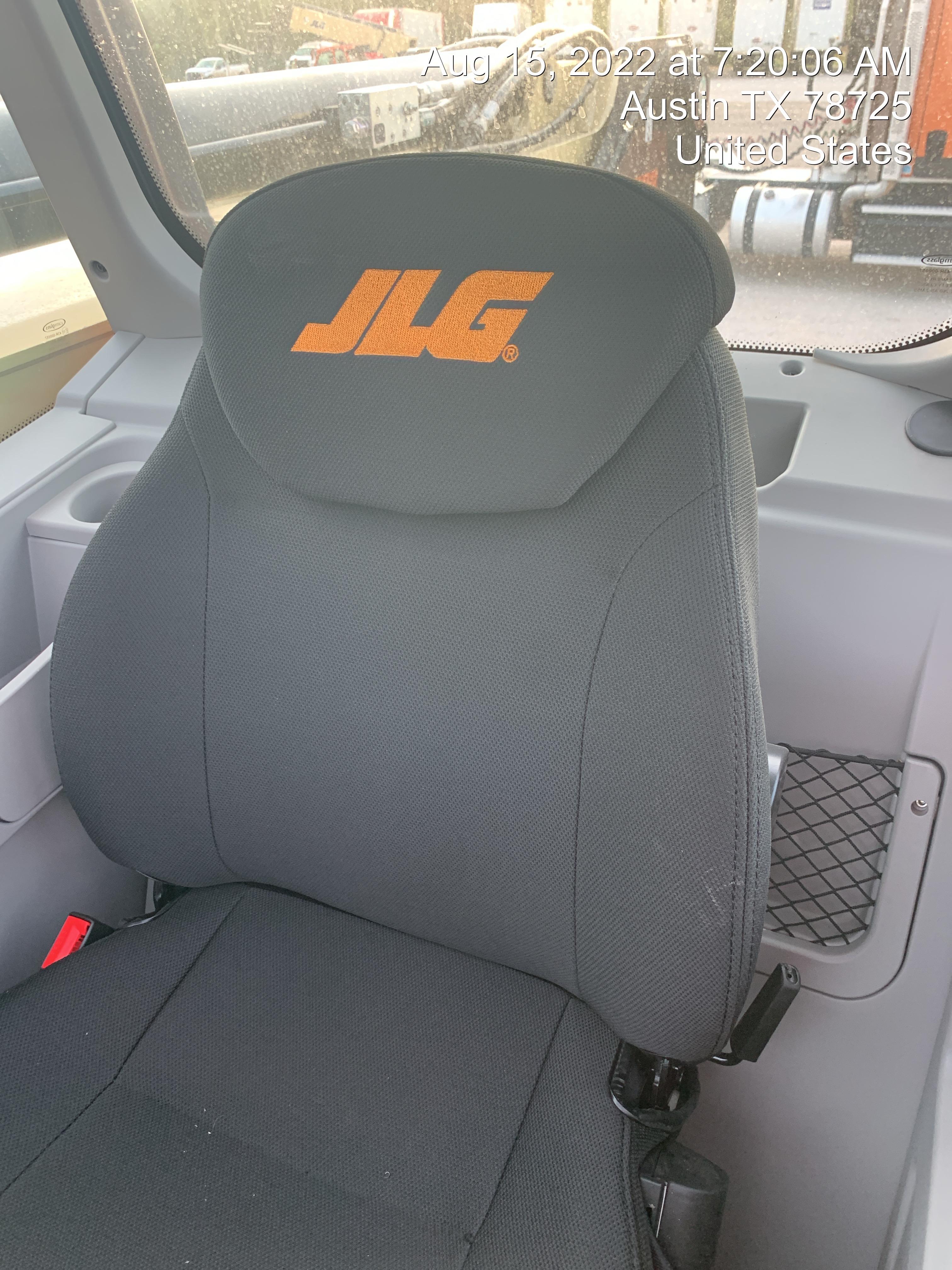 2022 JLG 1075