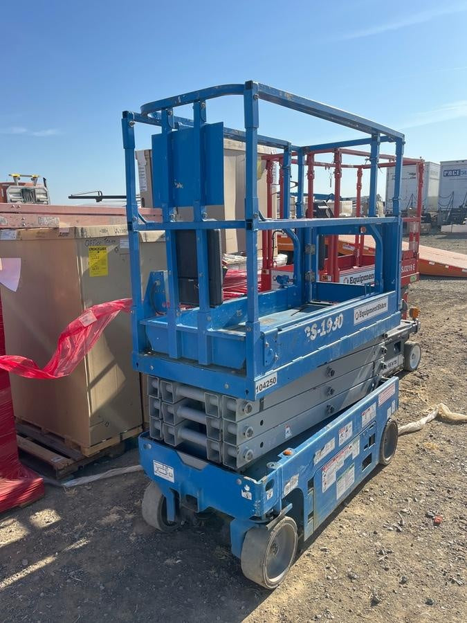 2020 Genie GS-1930 Solid Non Marking Tires, Beacon, Folding rails with half height swing gate, 800W Inverter