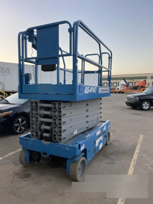 2019 Genie GS-4047 Folding rails with half height swing gate