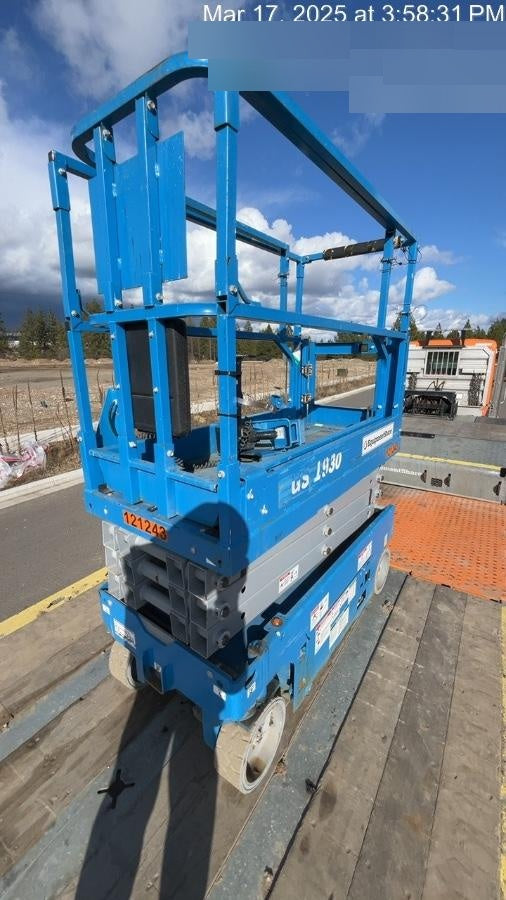 2020 Genie GS-1930 Solid Non Marking Tires, Beacon, Folding rails with half height swing gate, Telematics