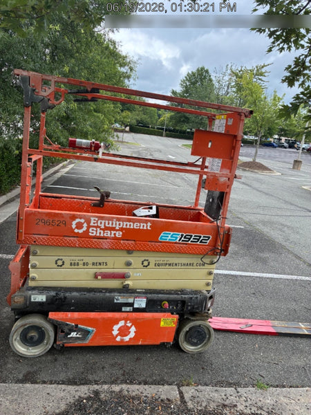 2023 JLG ES1932