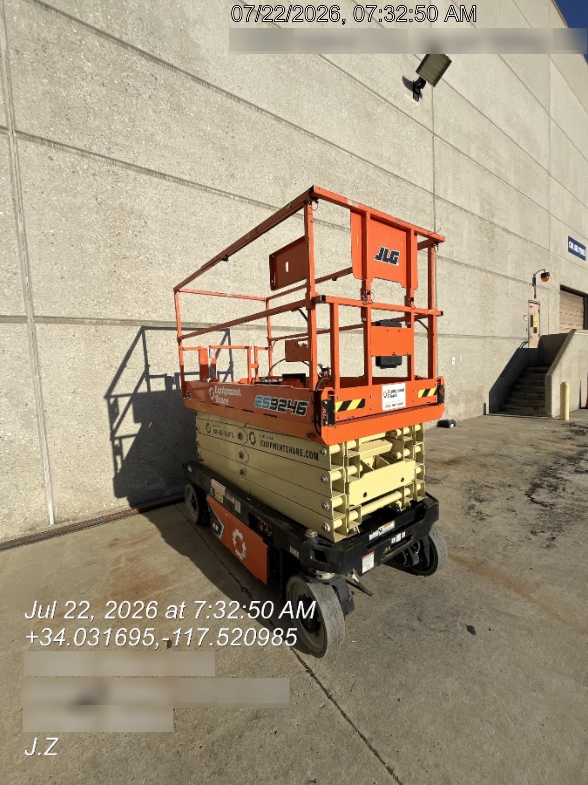 2022 JLG ES3246