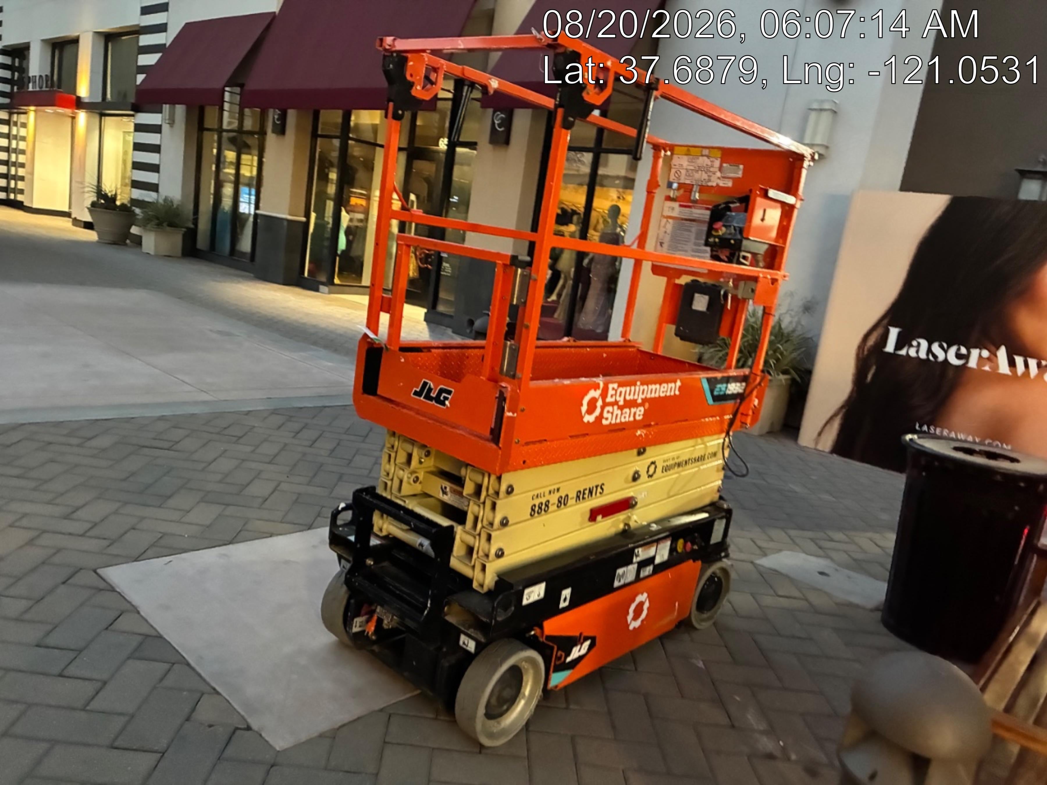 2025 JLG ES1932