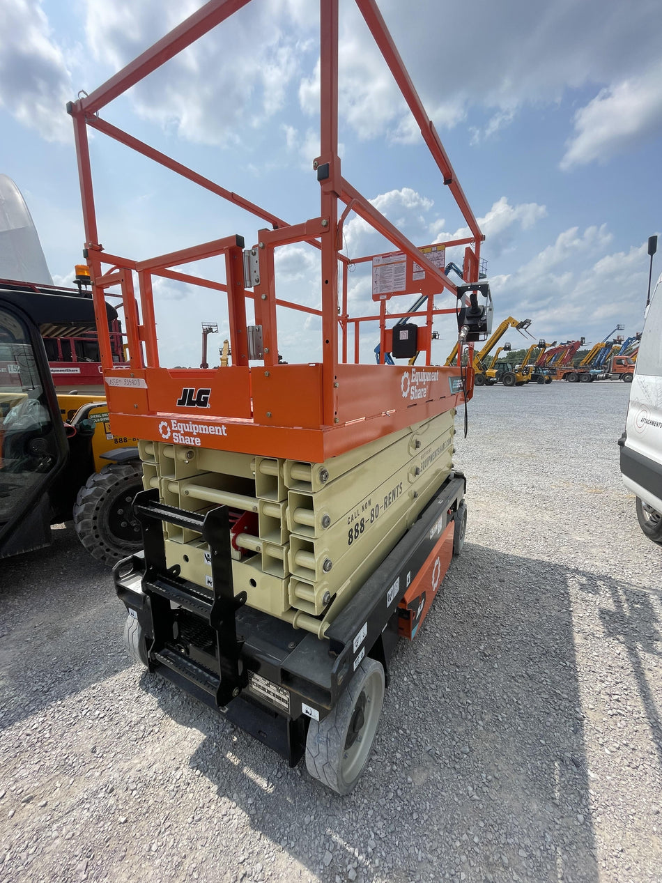 2025 JLG ES3246
