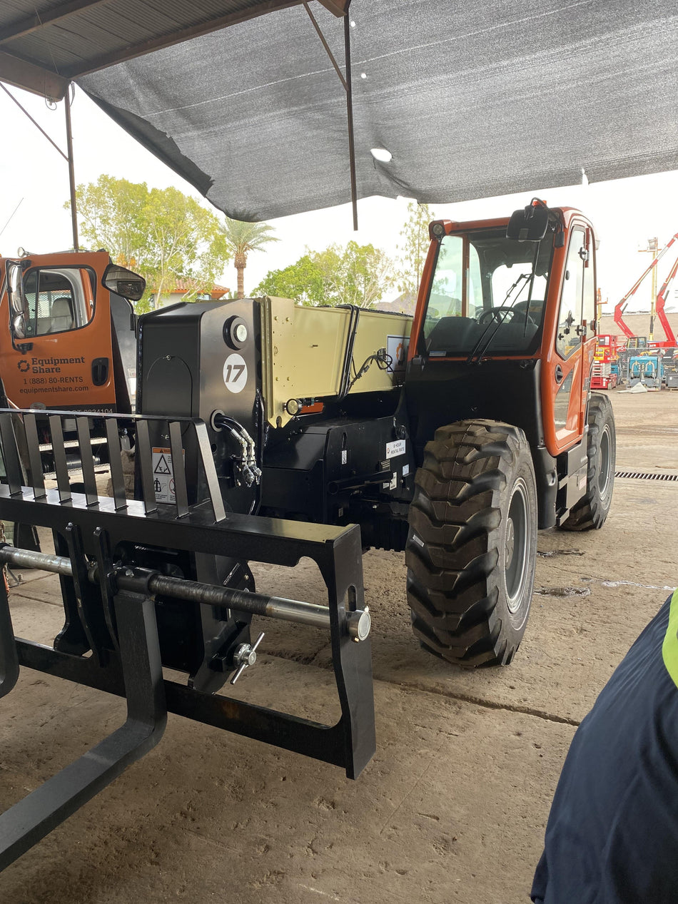 2022 JLG 1732