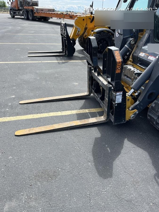 2021 TAKEUCHI 48" Pallet Forks - Takeuchi