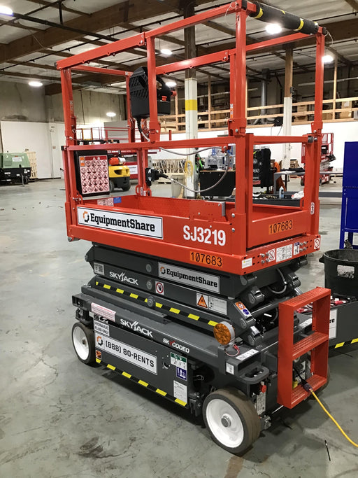 2020 Skyjack SJIII-3219 Solid NM Tires, Half height spring hinged entry gate, Dual Beacons, 800W Inverter