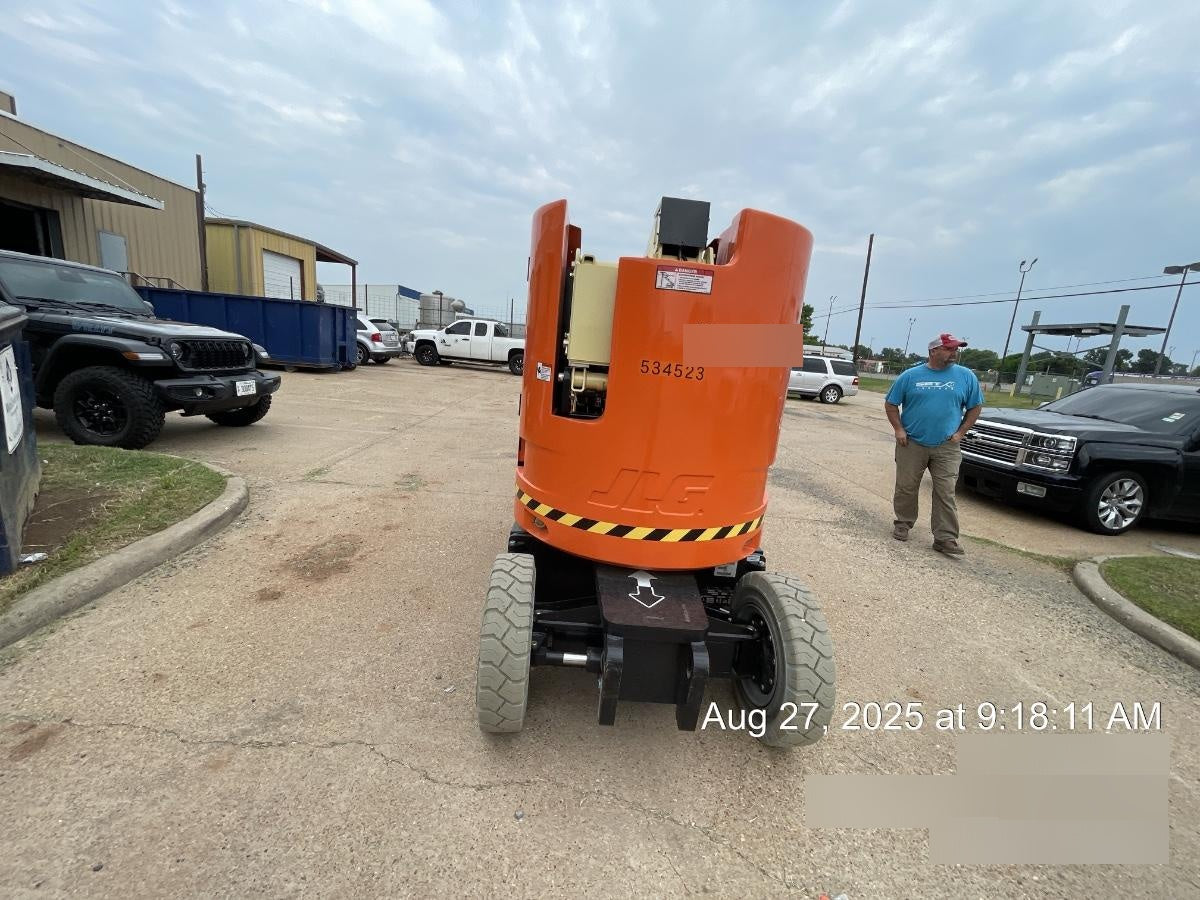 2025 JLG E300AJP