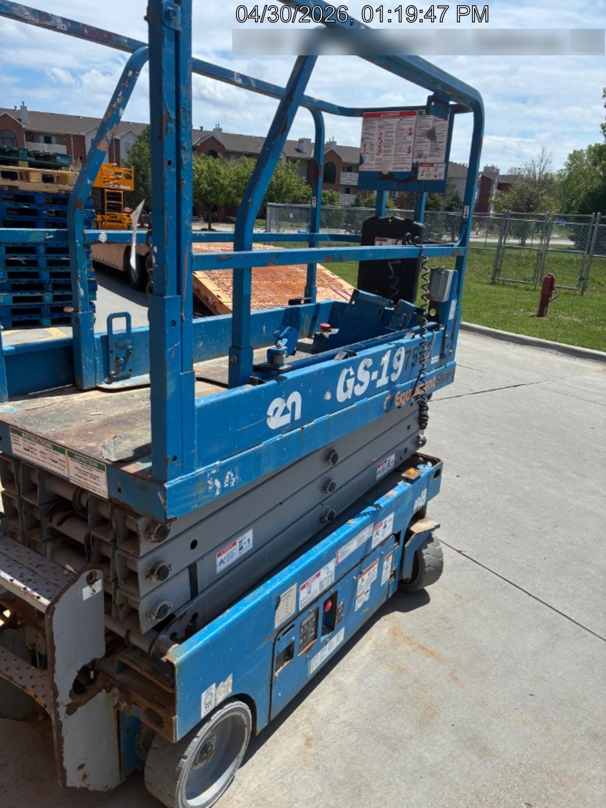 2017 Genie GS-1930 Genie GS-1930 Lift w/Fixed Rail and Chain Entry