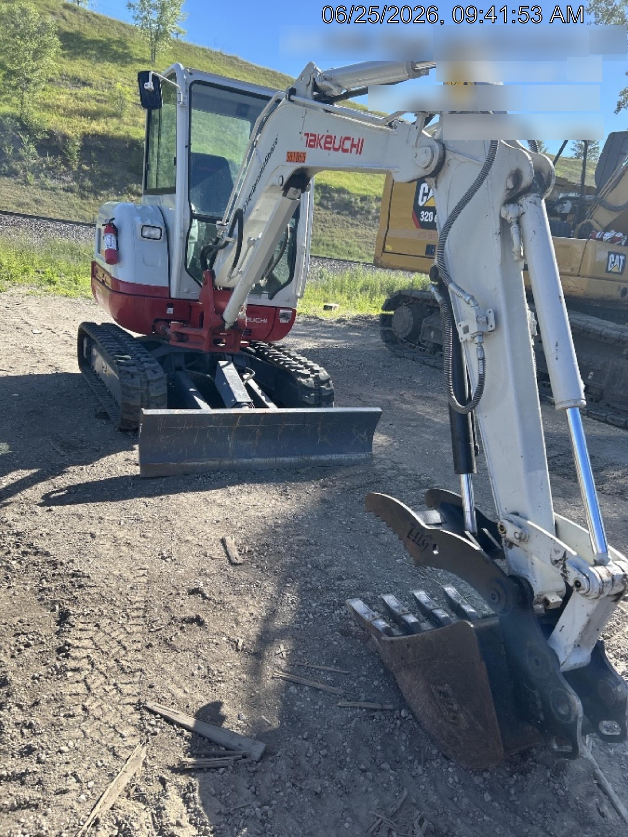 2025 TAKEUCHI TB235-2CR